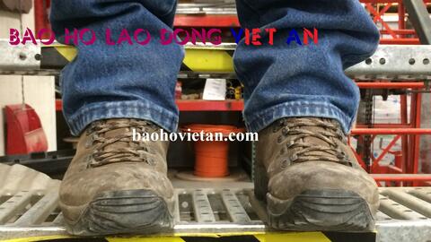 LỰA CHỌN GIÀY BẢO HỘ LAO ĐỘNG PHÙ HỢP